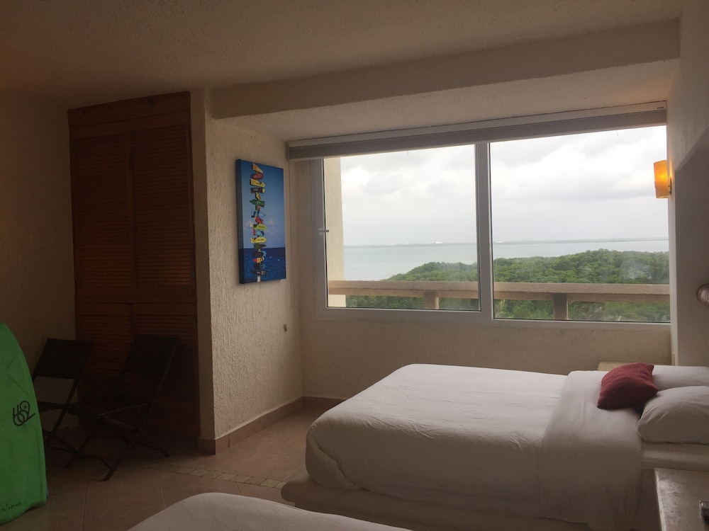 3711: Economy Double Room, 2 Double Beds, Lagoon View, Beachside