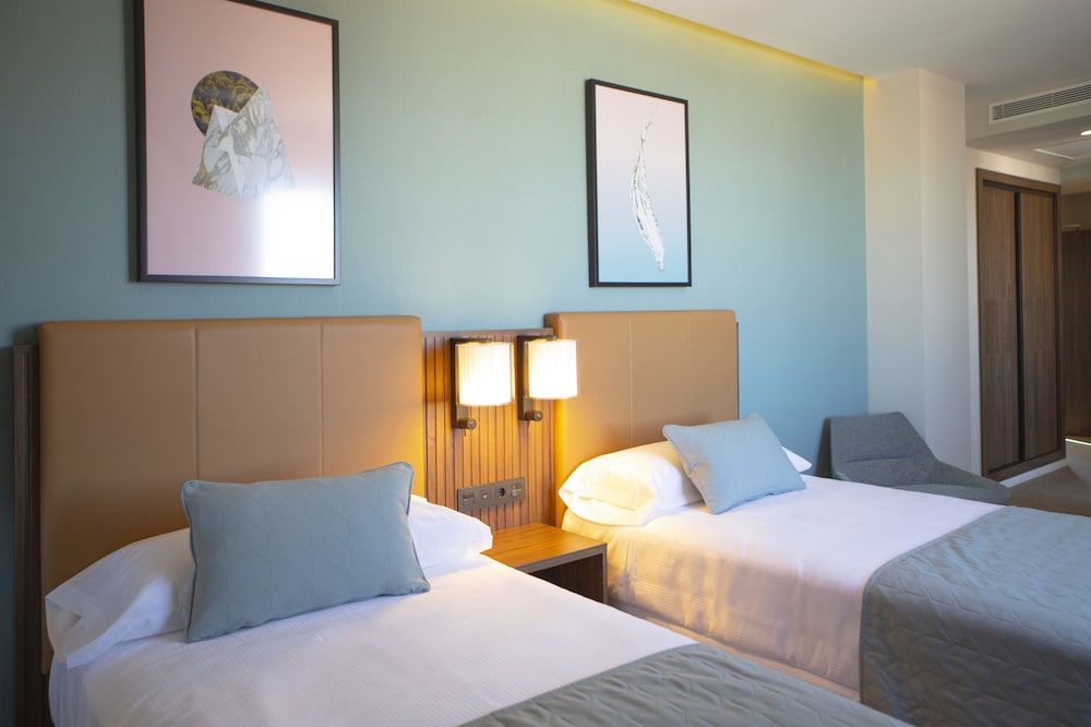 Deluxe Room (Twin)