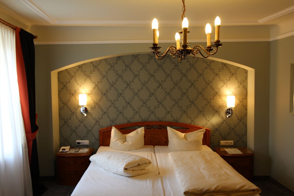 Basic Double Room, 2 Twin Beds - Photo 7