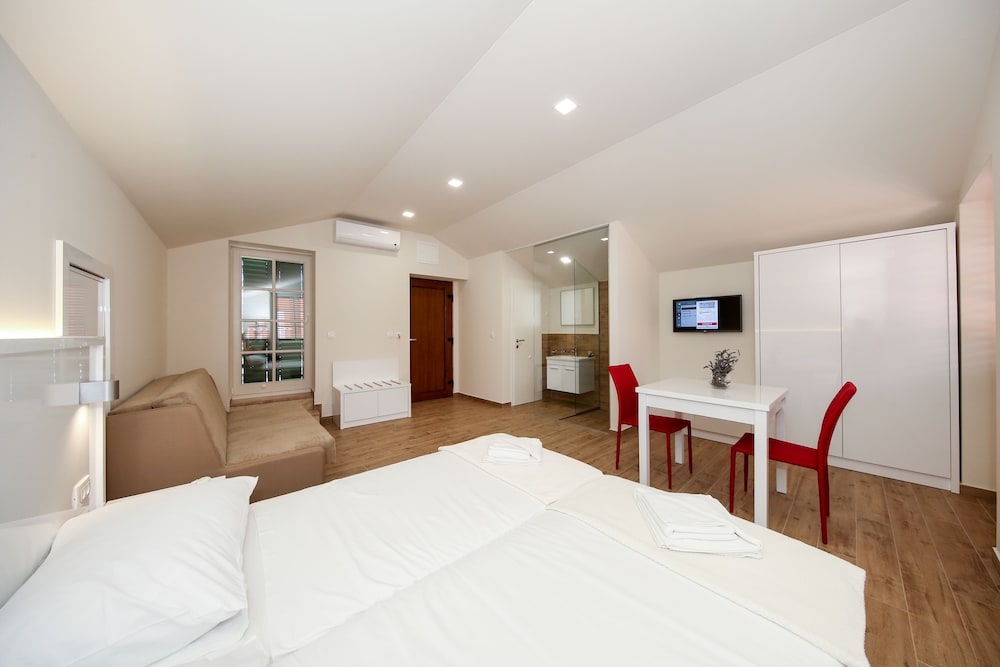 Superior Double or Twin Room, Balcony (4 people) photo 2