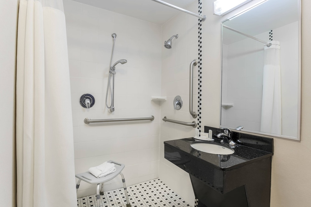 Room, 2 Double Beds (Mobility/Hearing Access, Transf Shwr) - Photo 3