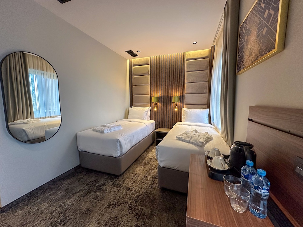 Economy Twin Room photo 3
