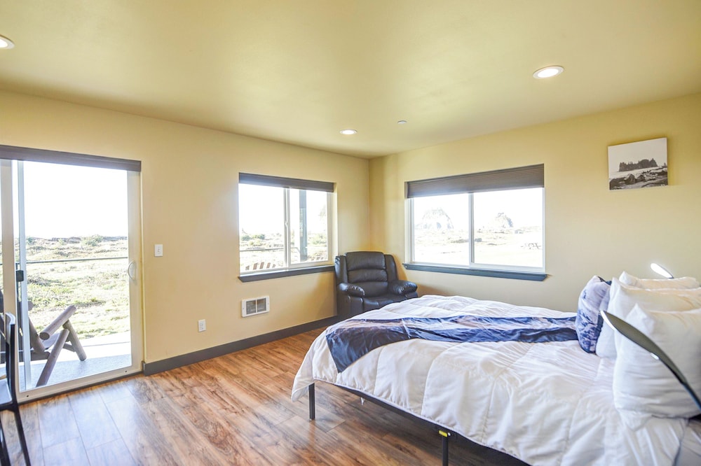 Premium Studio Suite, 2 Bedrooms, Ocean View, Oceanfront photo 2