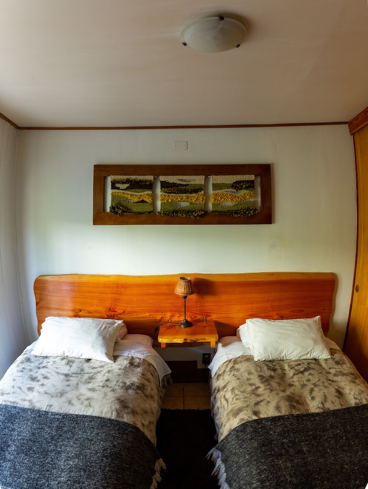 Standard Twin Room, 2 Twin Beds, Private Bathroom photo 3