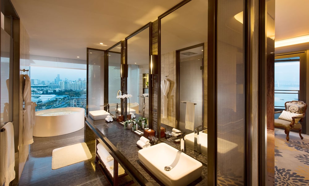 King Presidential Suite thumbnail 5