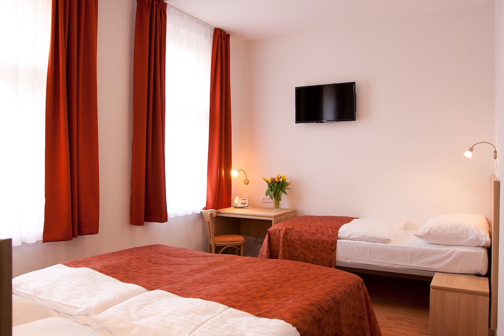 Standard Triple Room (Double with Extra bed)