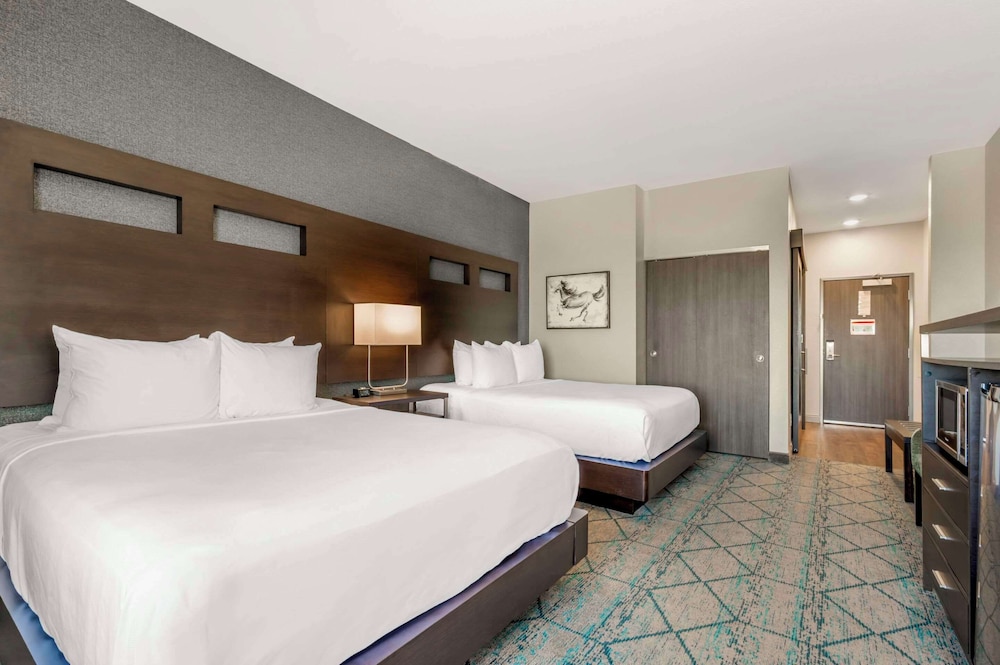 Standard Room, 2 Queen Beds, Non Smoking - Photo 2