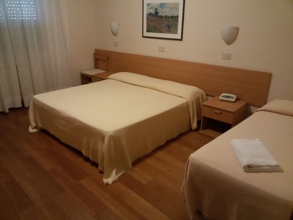 Triple Room - Photo 7