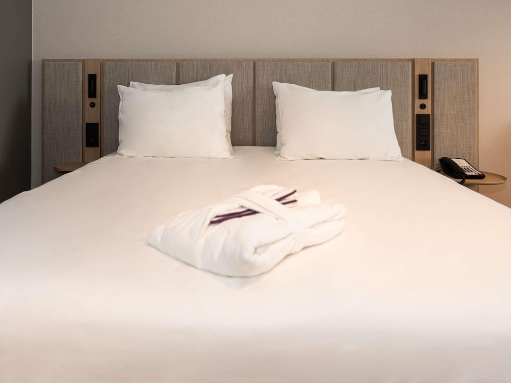 Deluxe Room (1 King Bed and 1 Double Sofa) - Photo 4