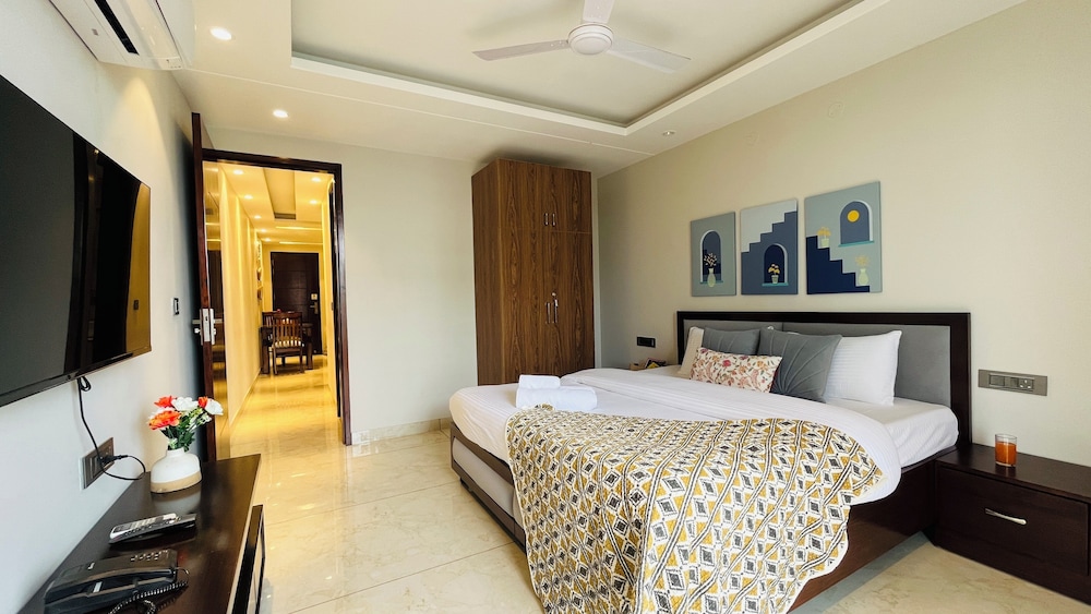 Junior Suite with Balcony - Photo 7