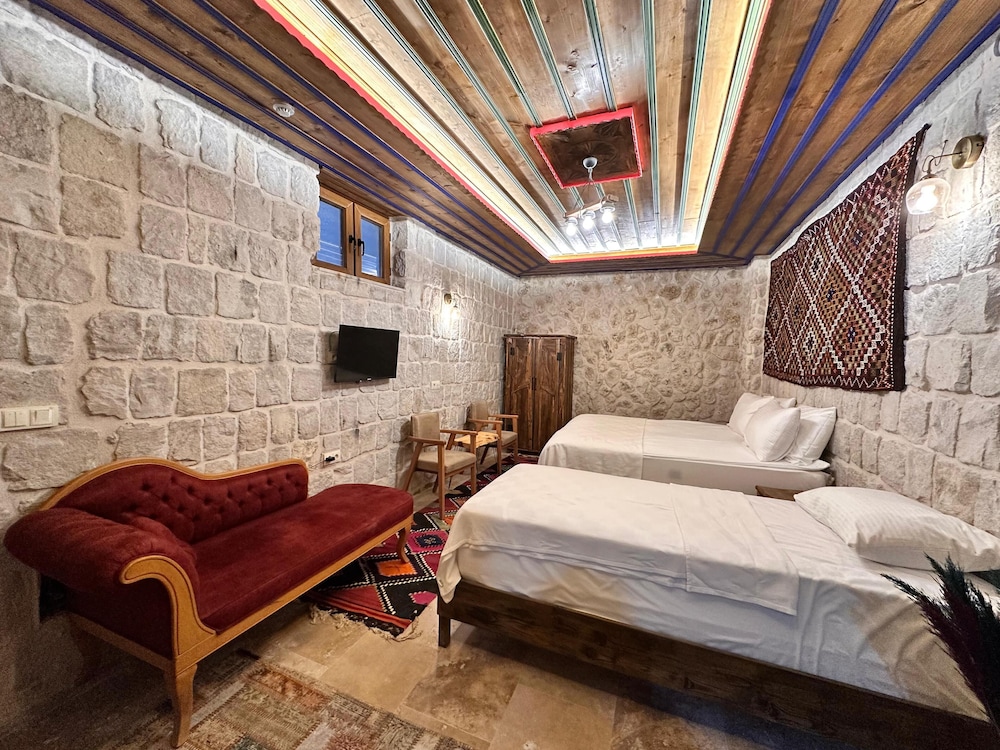 Underground Triple Room