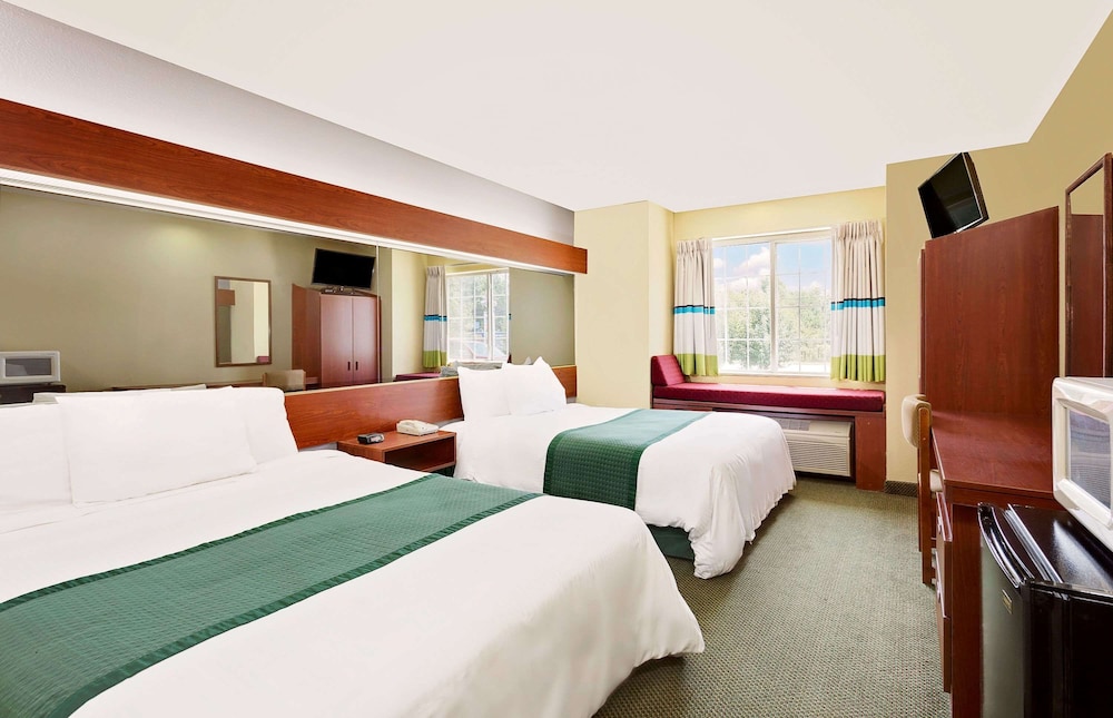 Standard Room, 2 Queen Beds - Photo 1