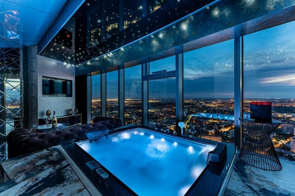 45 Floor Luxury Suite with Hot Tub