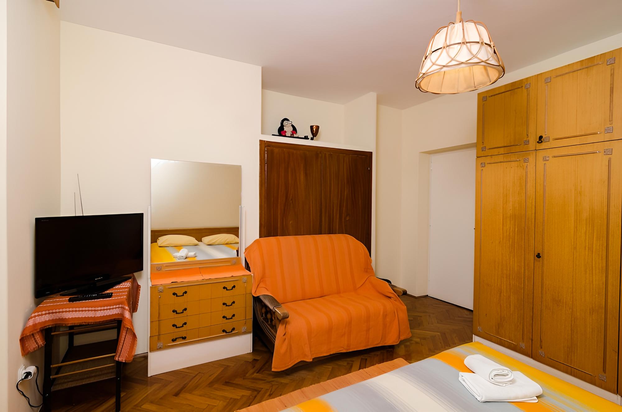 Double Room (Double Room)