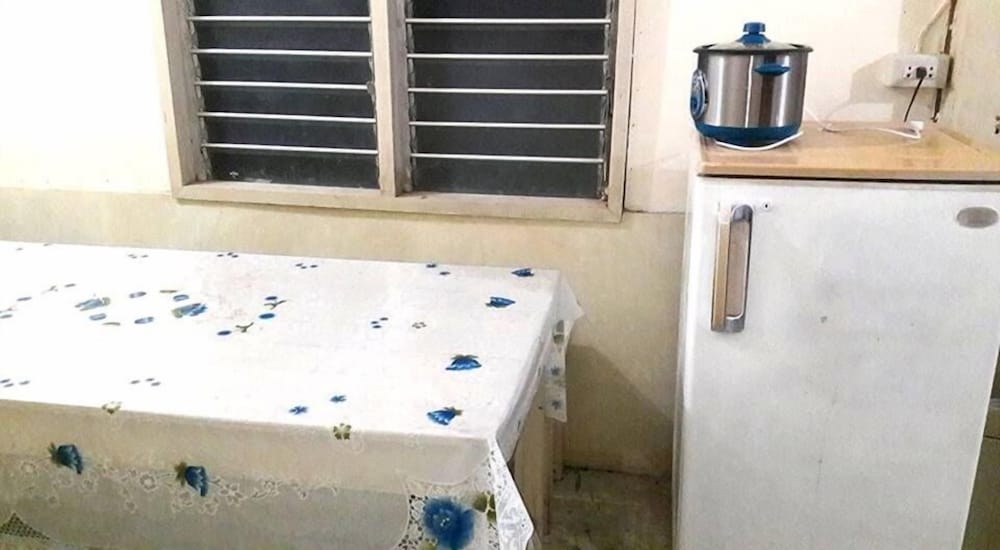 Budget Private Double Room (Shared Bathroom) photo 3