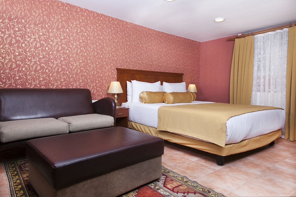 Deluxe Room, 1 Queen Bed, Sea View photo 2