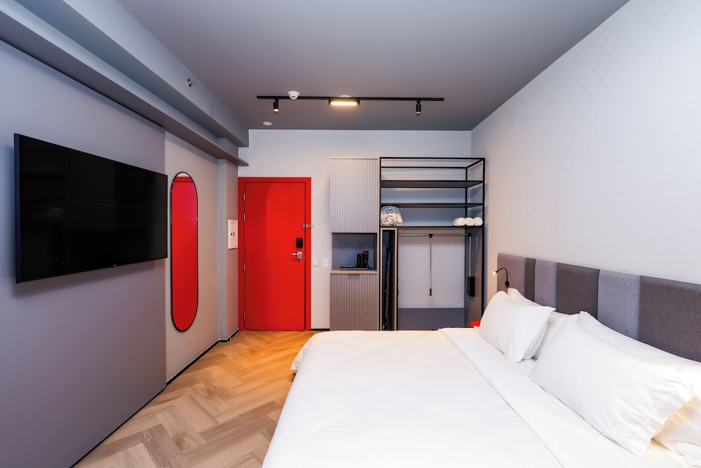 Standard Double Room, Mobility Accessible, City View thumbnail 5