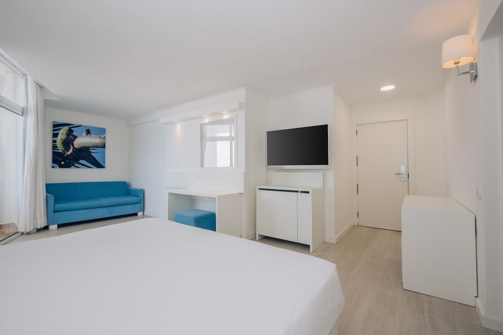 Family Room, Balcony photo 2