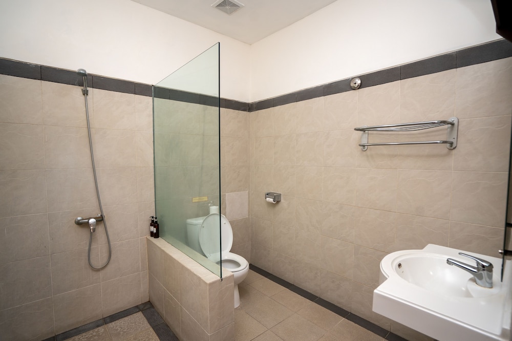 Superior Twin Room, Pool View - Photo 9