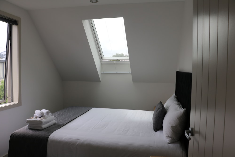 Executive Room, 1 Bedroom, Refrigerator & Microwave (First Floor)