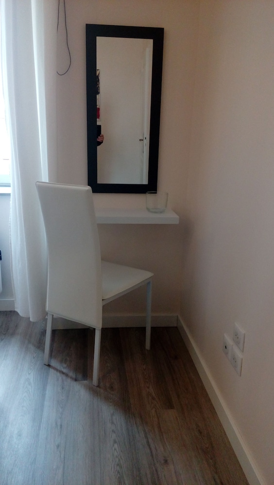 Classic Apartment, 1 Queen Bed, Non Smoking, Private Bathroom photo 2