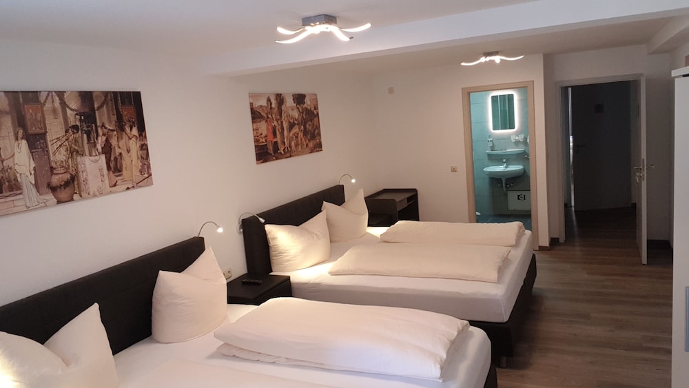 Classic Quadruple Room photo 2