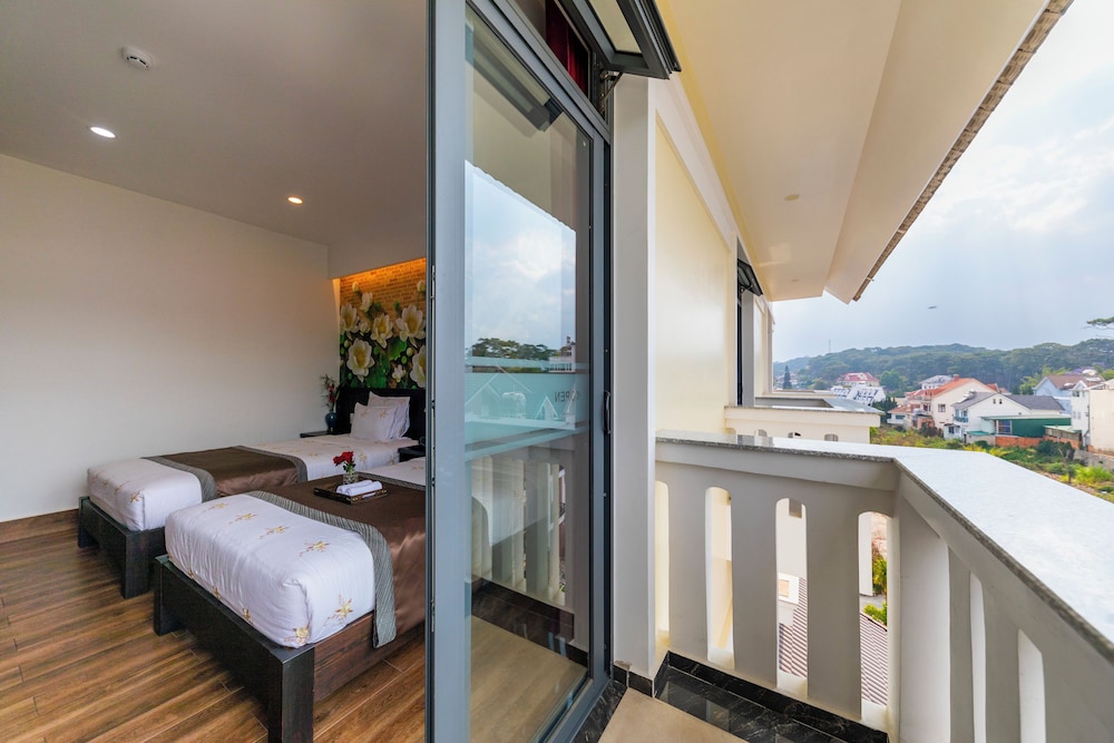 Deluxe Twin Room, Balcony photo 3