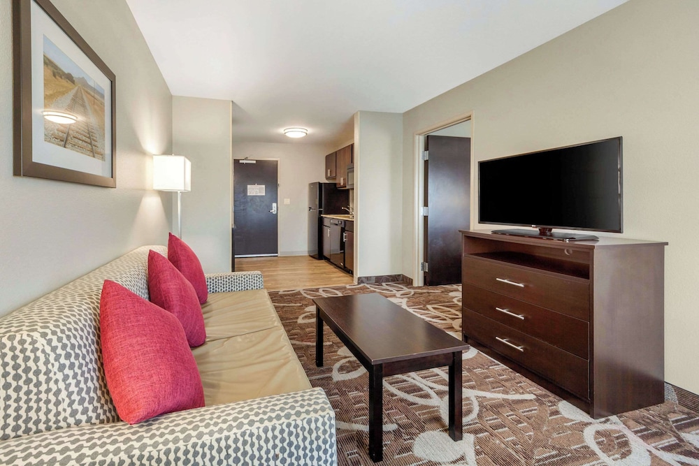 Suite, Multiple Beds, Non Smoking photo 2