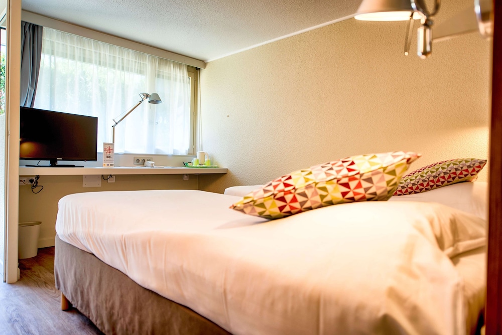 Standard Room, 2 Twin Beds - Photo 3