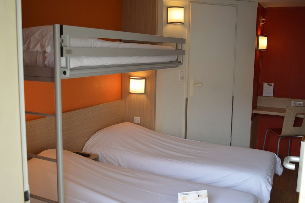 Standard Room, 3 Twin Beds - Photo 3