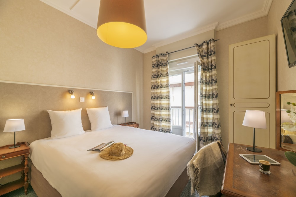 Double or Twin Room, Ocean View photo 2