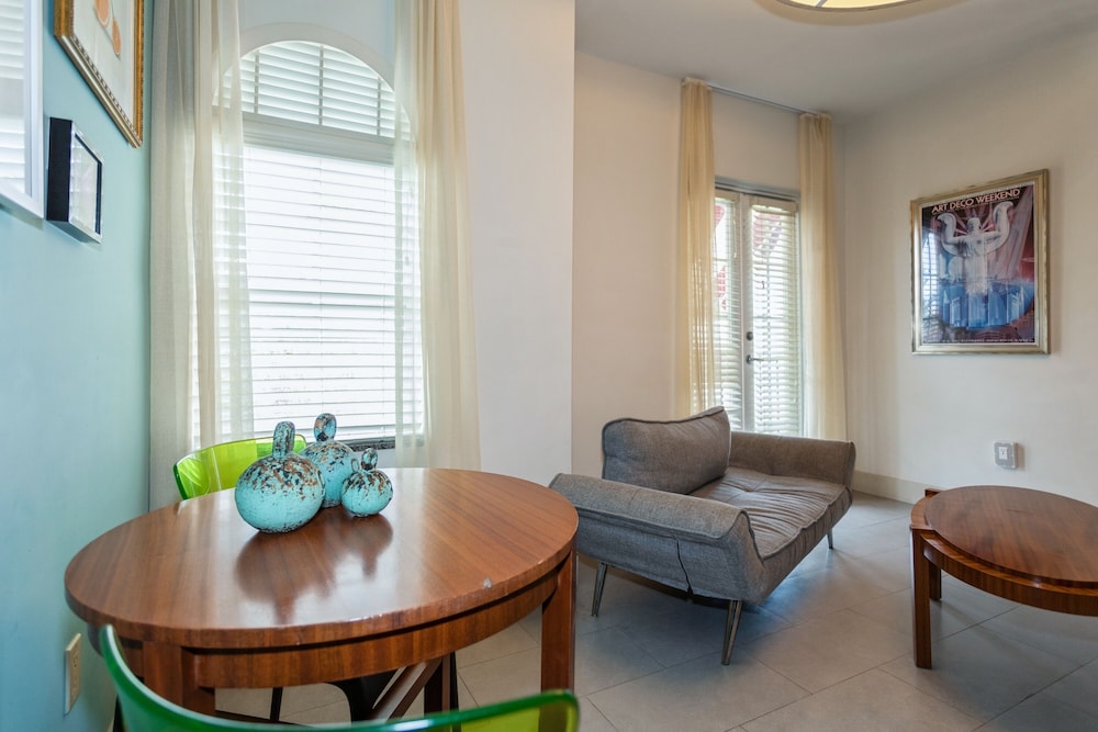 Junior Suite (Self Check-in)