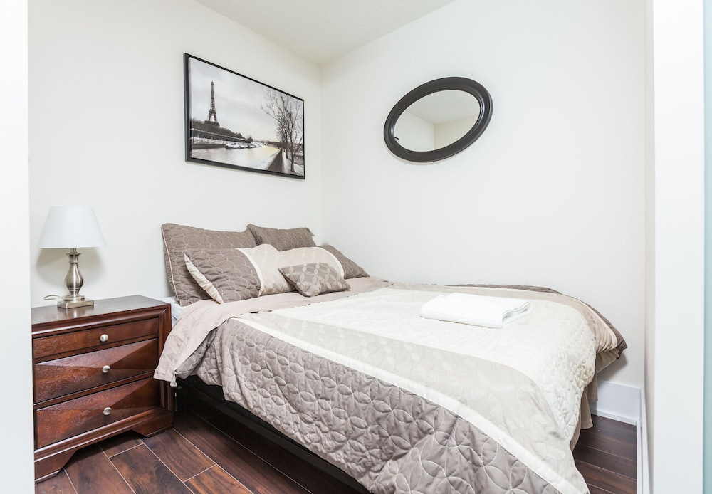 Design Condo, 2 Bedrooms, Non Smoking, City View