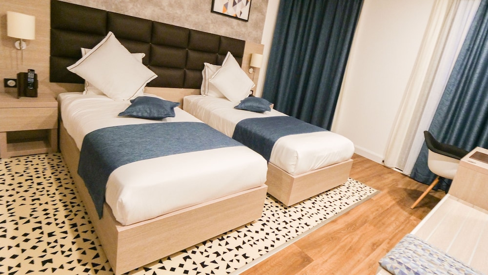 Standard Room, 2 Twin Beds, Non Smoking, City View