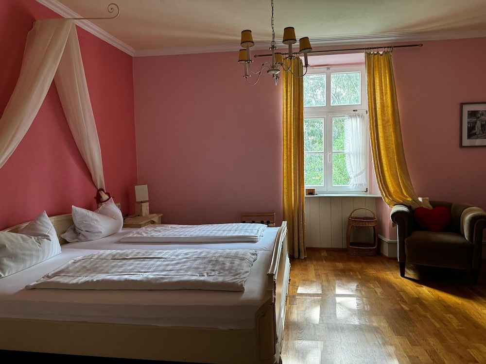 Basic Double or Twin Room photo 2