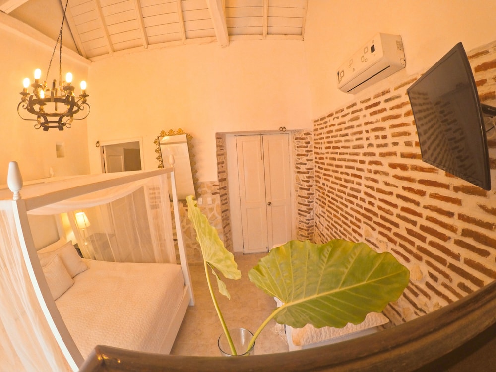 Superior Room, 1 King Bed with Sofa bed photo 3