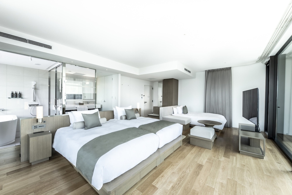 Corner Balcony Twin Room, Non smoking (with Lounge Access) - Photo 7