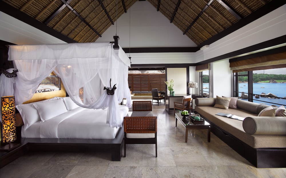 Two Bedrooms Rainforest Oceanfront Villa - Photo 2
