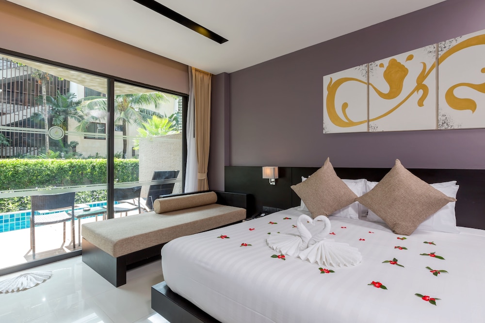 Deluxe Room, Pool Access photo 3