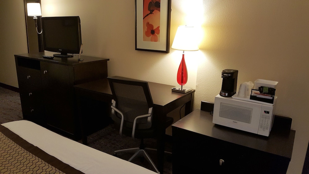 Room, 2 Queen Beds, Non Smoking - Photo 5