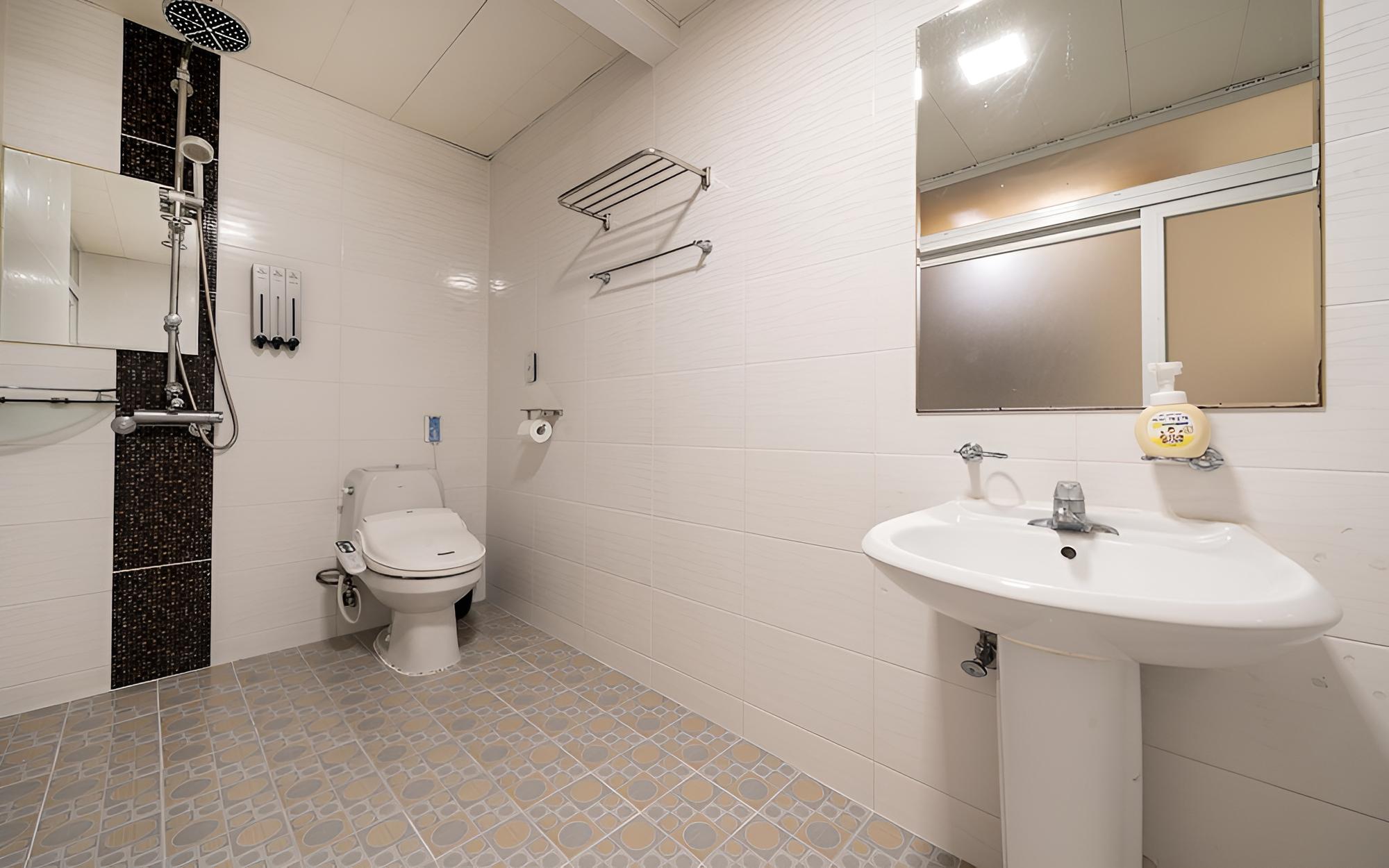 Room (Deluxe (Air Purifier Cine Hotel Singl) photo 3