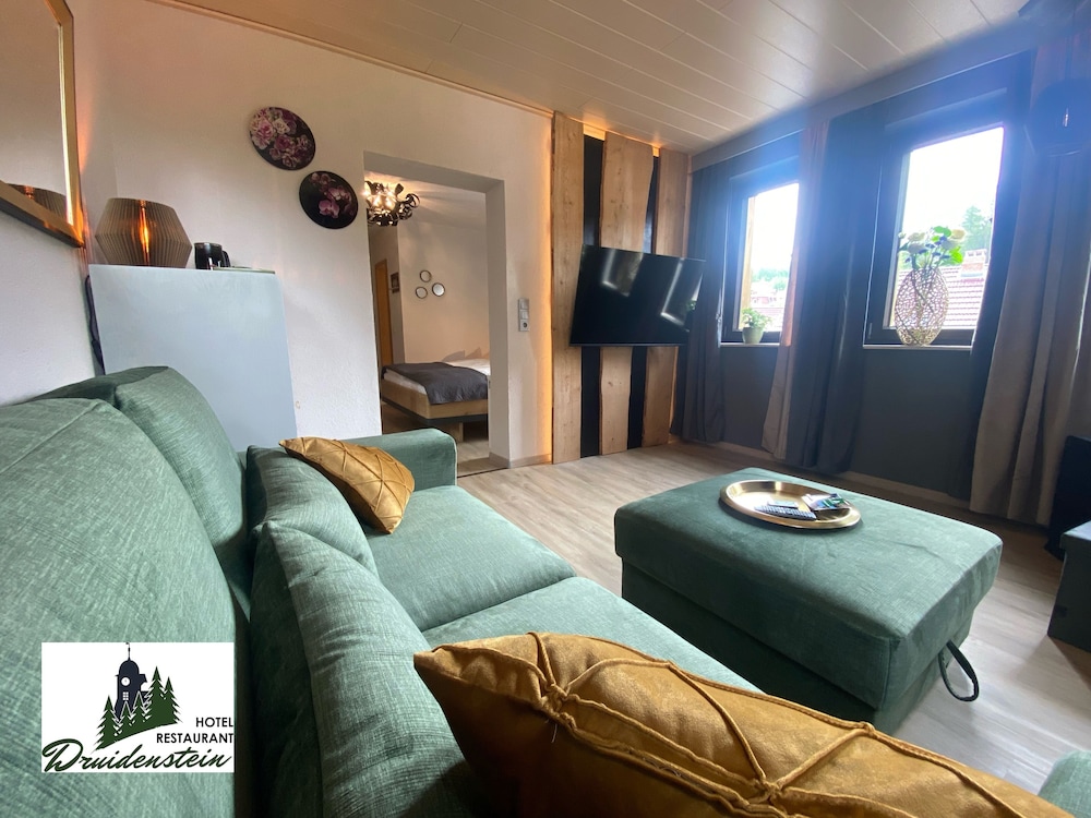 Luxury Suite, 1 King Bed, Sauna, Hill View