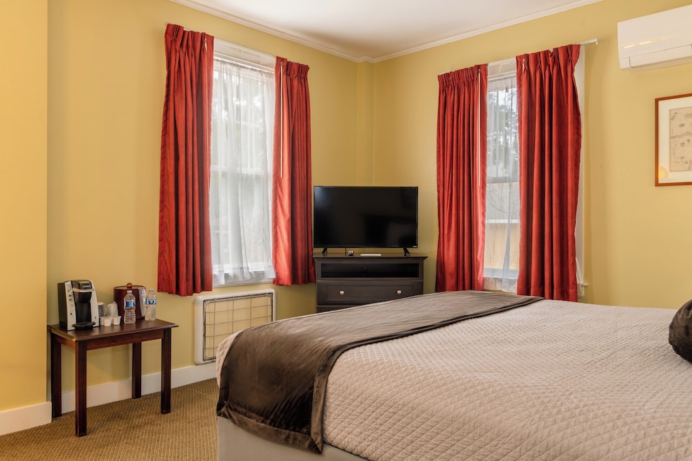Standard King Room photo 1