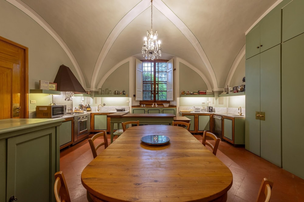 Villa di Tizzano Luxurious Retreat in Paradise, Photo 18