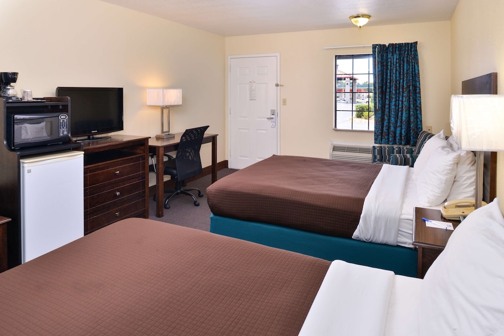 Room, 2 Queen Beds, Non Smoking - Photo 3