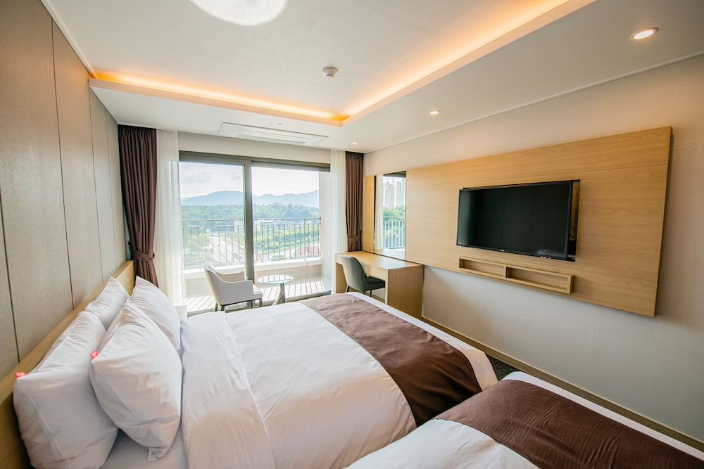 Standard Twin Room - Photo 4