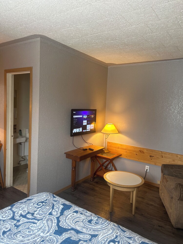 Basic Room, 1 Double Bed photo 3