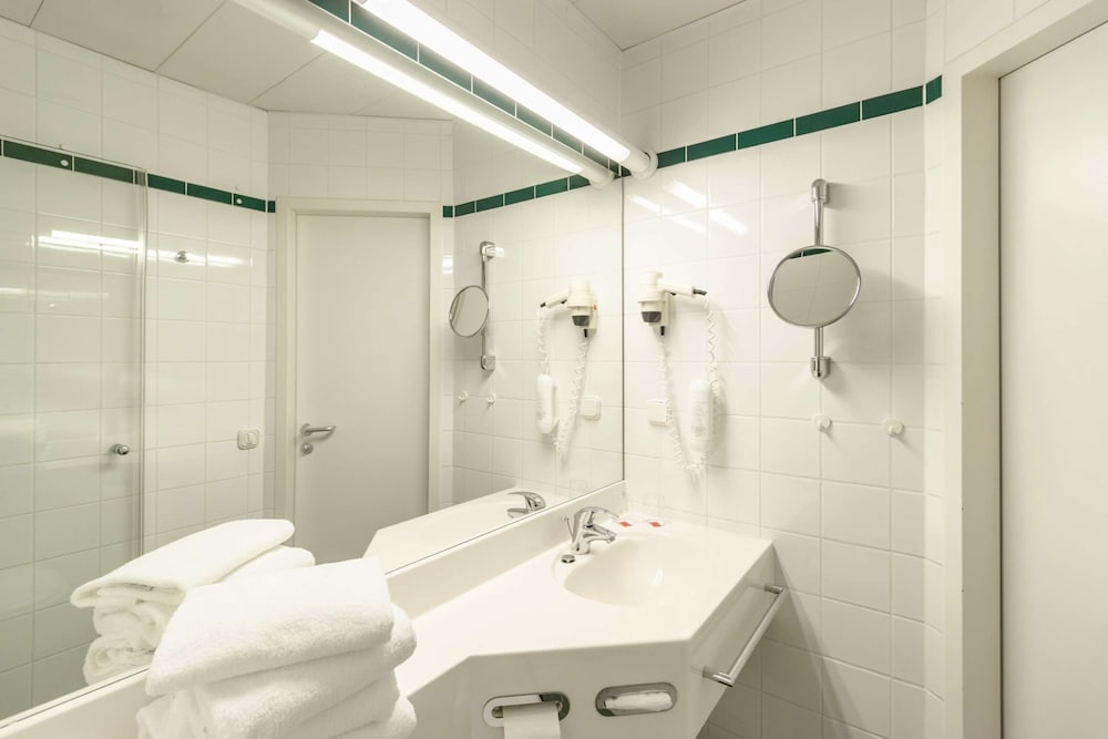 Standard Double or Twin Room - Photo 4