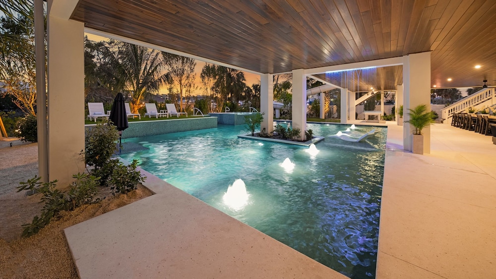 Deep Blue Sea in Sarasota, 사진 25