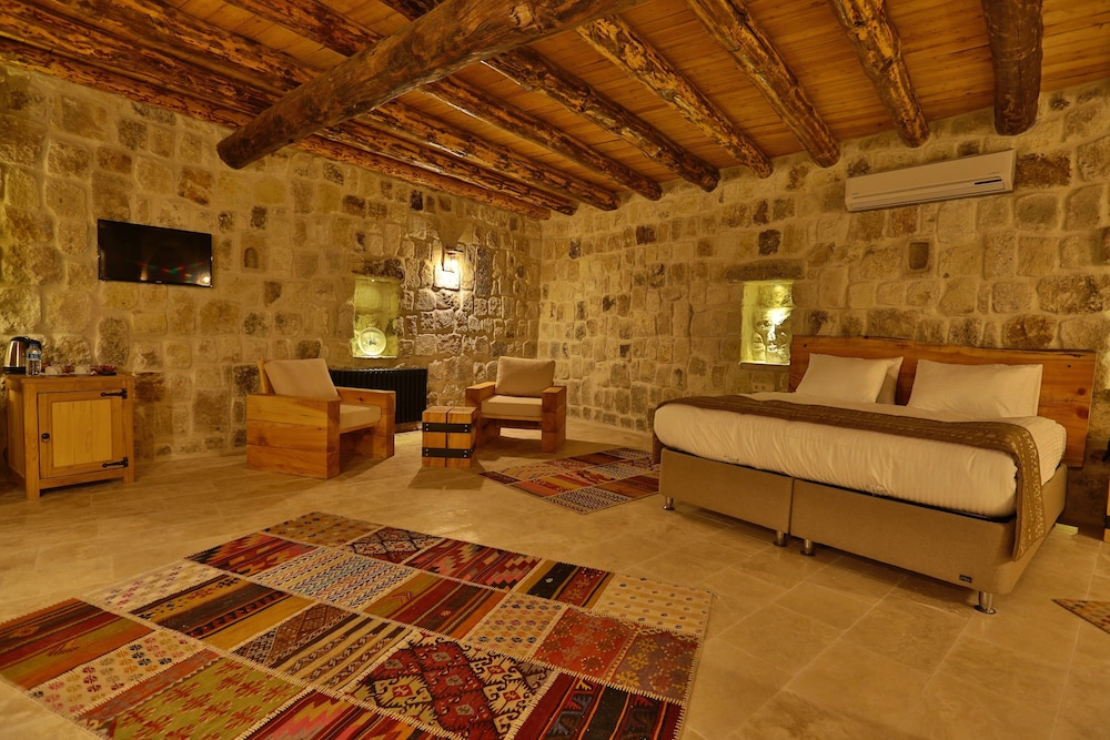 Exclusive Cave Suite photo 3